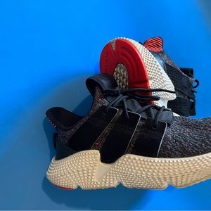 SELLING ADIDAS SHOES 👟 COLOR BLACK SIZE 8 FOR MEN